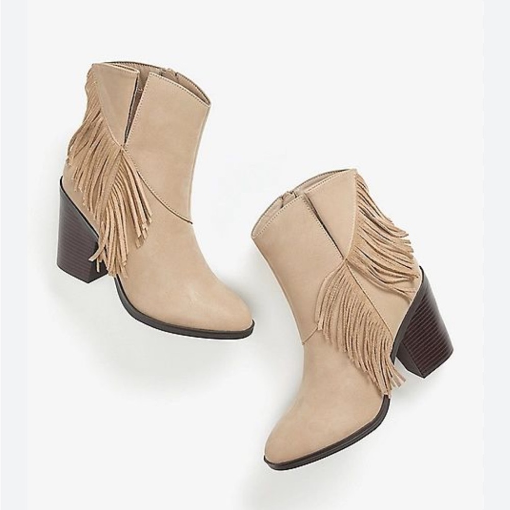 Maurice’s Tan Darcy Fringe boot with heel, size 9.5